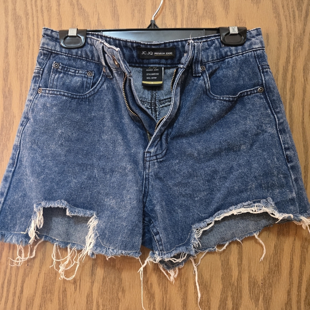 Very cute, high waste, distressed denim jean shorts. Great condition, size small